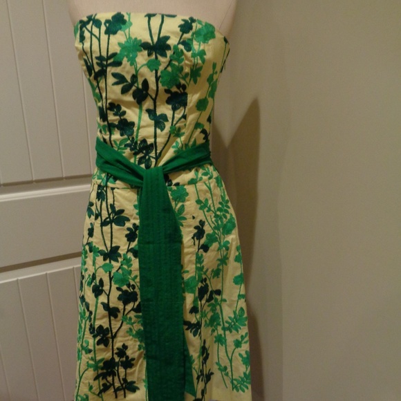 Anthropologie Dresses & Skirts - Anthropologie Beth Bowley Strapless Floral Dress!